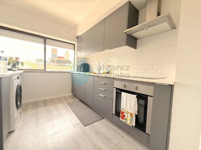 Apartamento T2 para Arrendamento em Vimeiro Foto 3