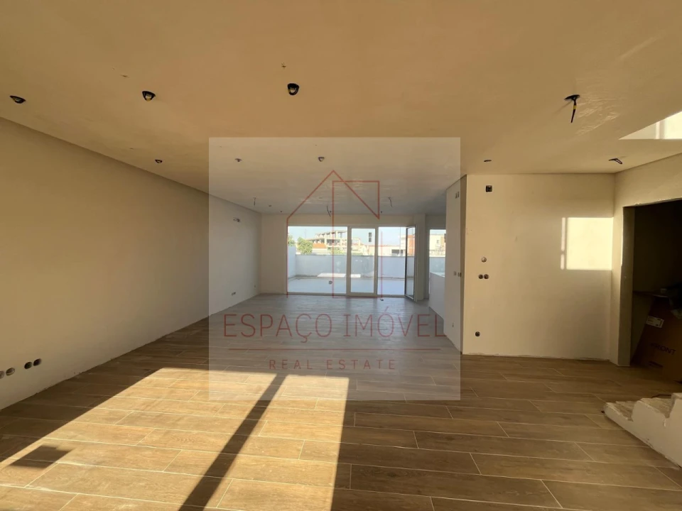 Moradia T4 para Venda em Alcochete Foto 4