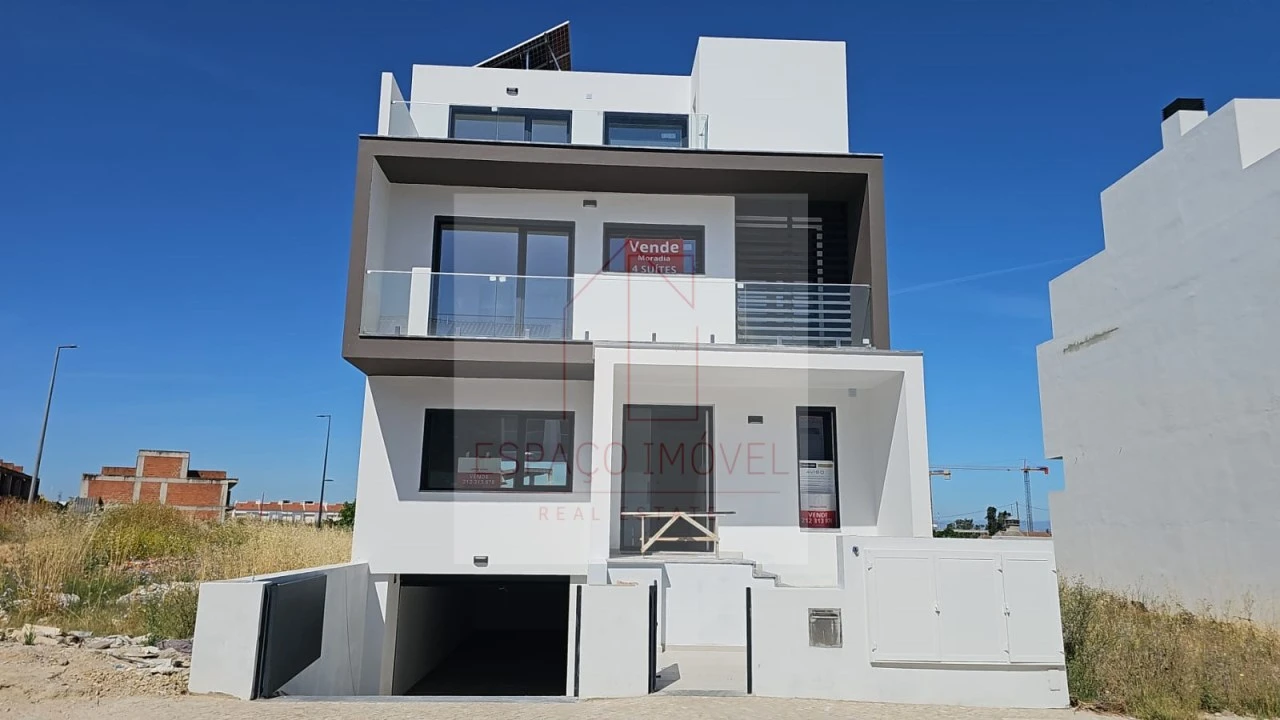 Moradia T4 para Venda em Alcochete Foto 1