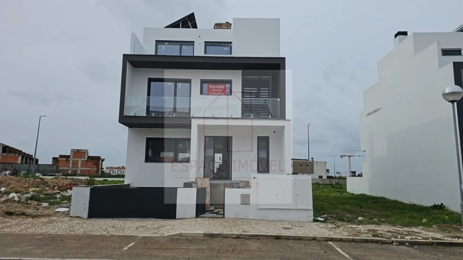 Moradia T4 para Venda em Alcochete Foto 2