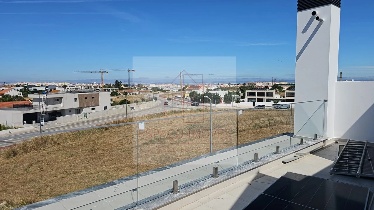 Moradia T4 para Venda em Alcochete Foto 59