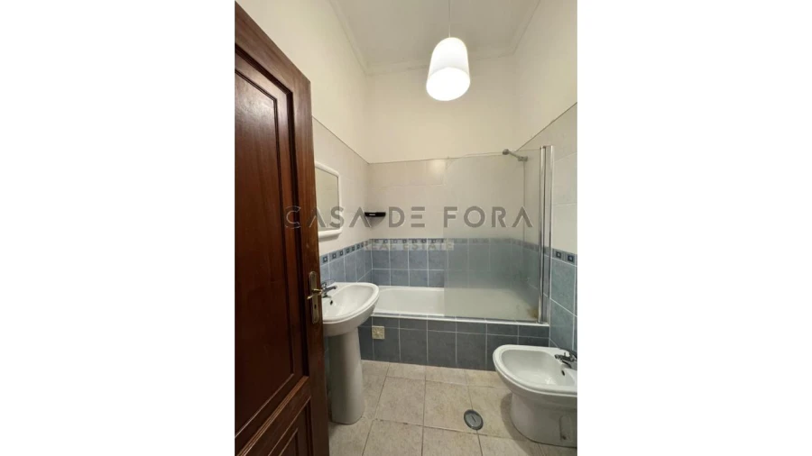 Apartamento T1 para Venda em Covilhã e Canhoso Foto 6