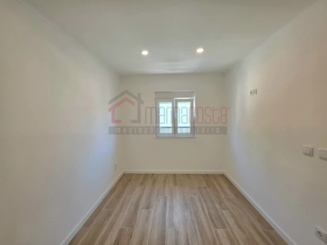 Apartamento T2 para Venda em Peniche Foto 13