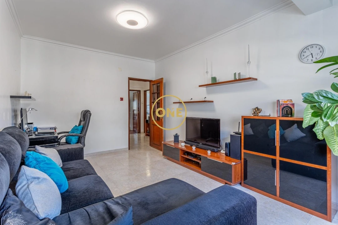 Apartamento T2 para Venda em Sacavém e Prior Velho Foto 3