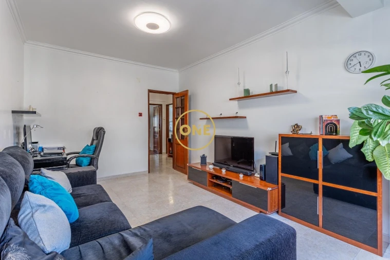 Apartamento T2 para Venda em Sacavém e Prior Velho Foto 3