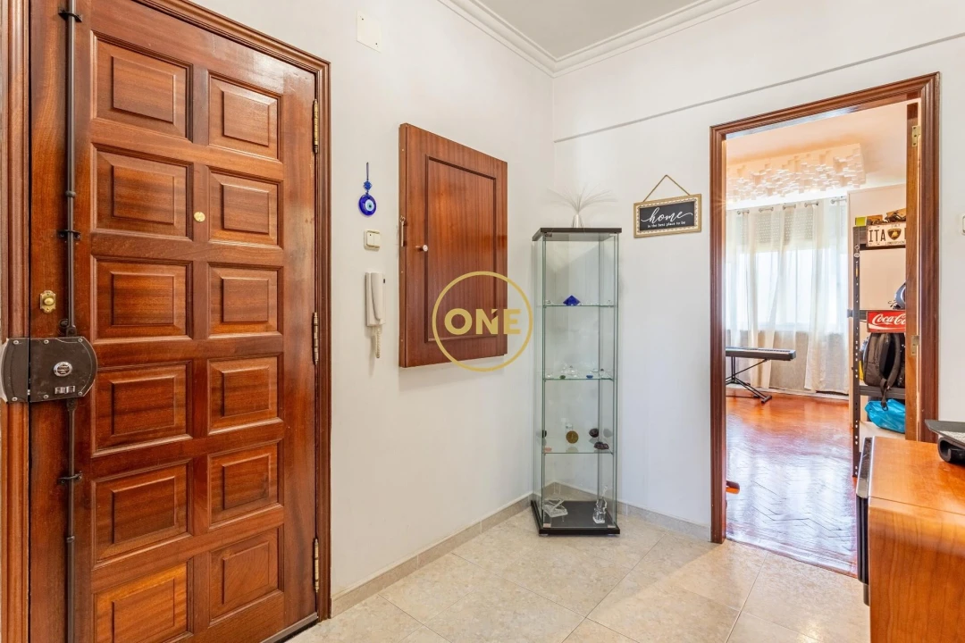 Apartamento T2 para Venda em Sacavém e Prior Velho Foto 8