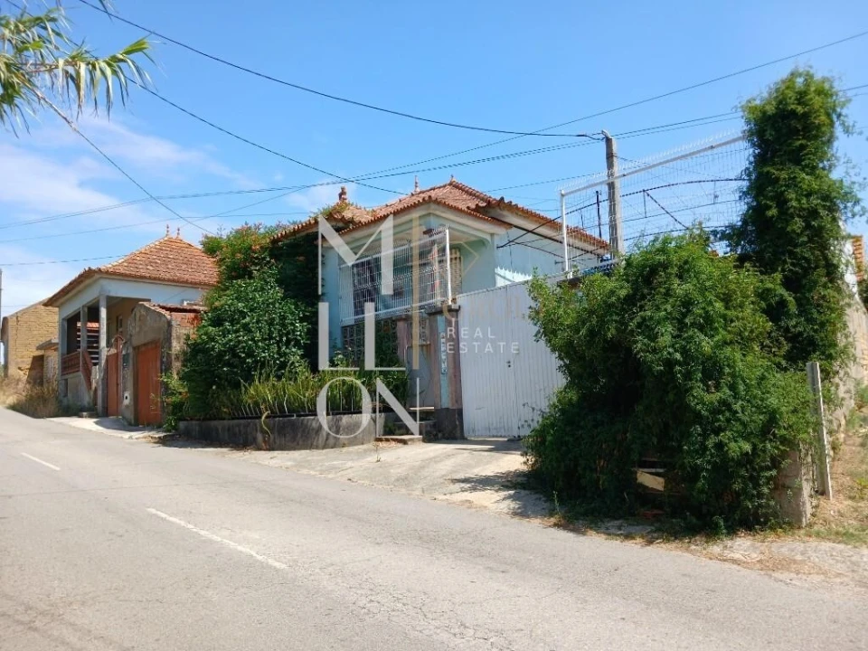 Moradia T3 para Venda em Ouca Foto 1
