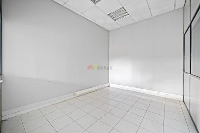 Armazém para Arrendamento em Sarilhos Grandes