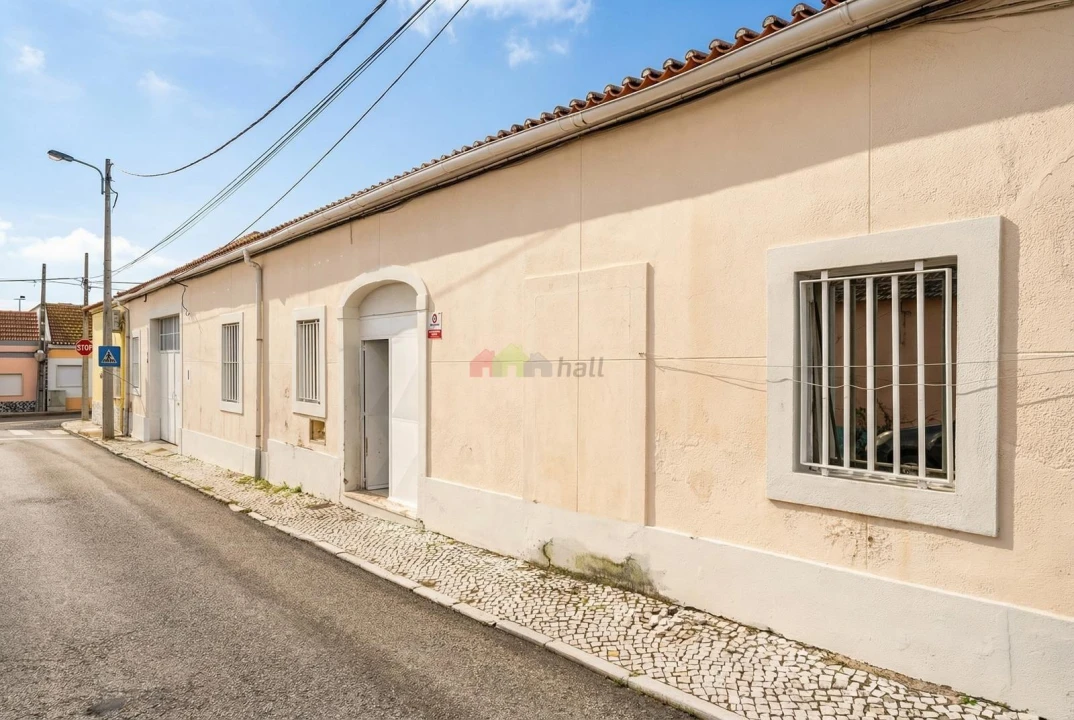 Armazém para Arrendamento em Sarilhos Grandes Foto 1