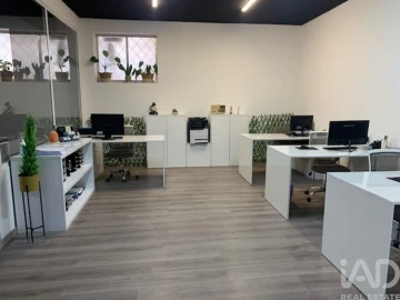 Loja para Venda em Torres Novas (Santa Maria, Salvador e Santiago)