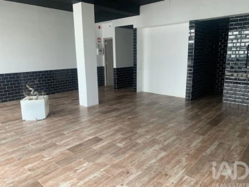 Loja para Venda em Torres Novas (Santa Maria, Salvador e Santiago)