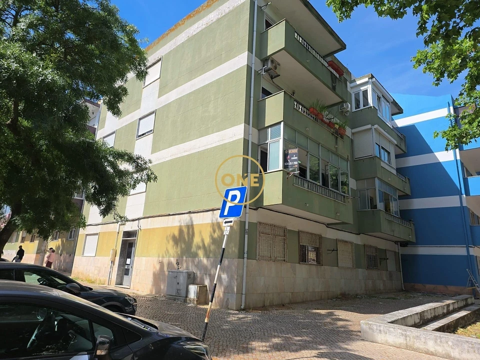 Apartamento T2 para Venda em Laranjeiro e Feijó Foto 1