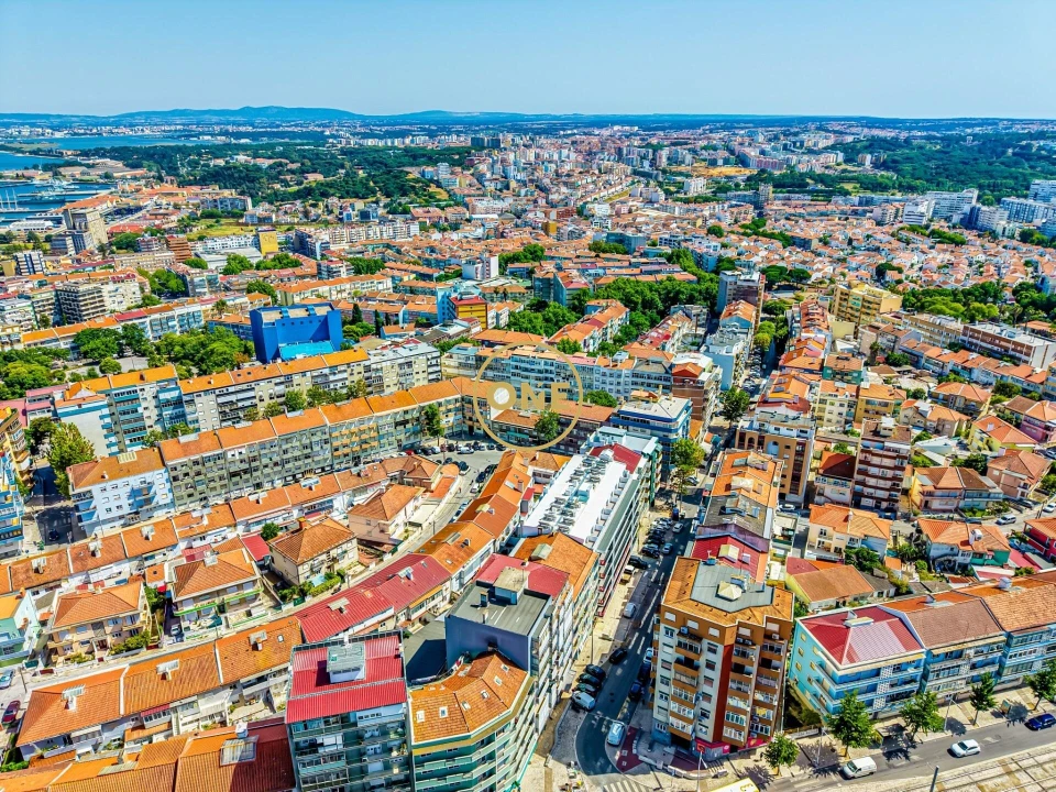 Apartamento T3 para Venda em Almada, Cova da Piedade, Pragal e Cacilhas Foto 36