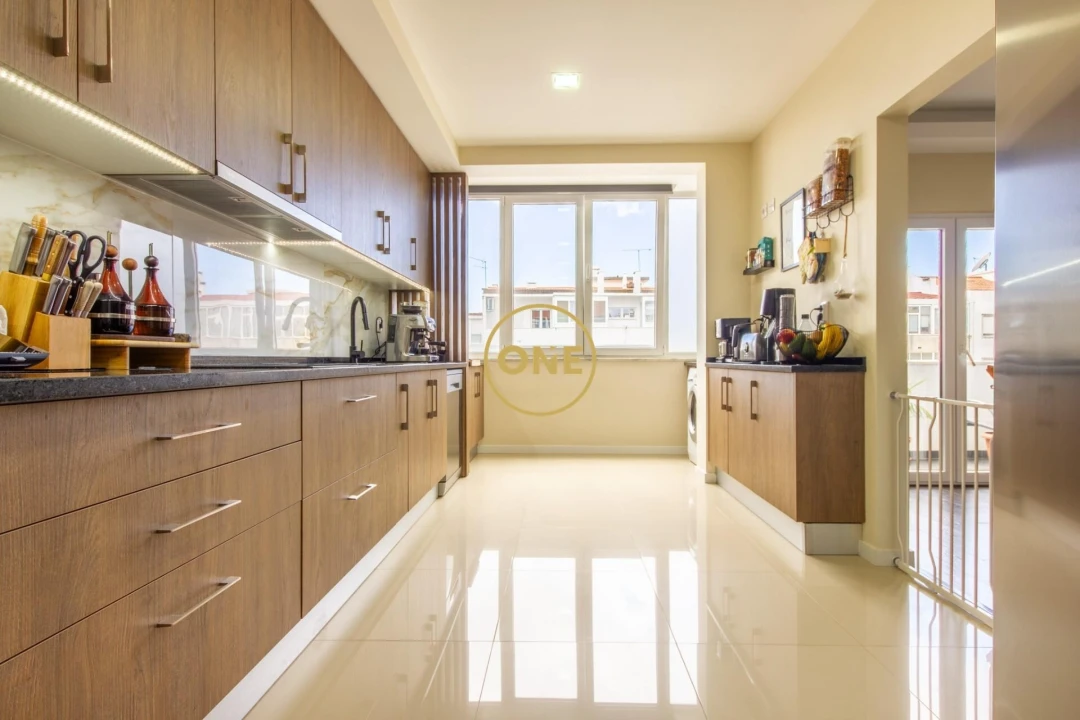 Apartamento T3 para Venda em Almada, Cova da Piedade, Pragal e Cacilhas Foto 1