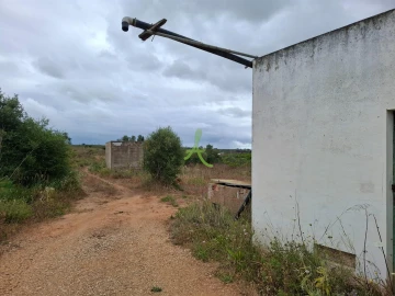 Terreno para Venda em Estômbar e Parchal