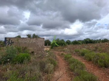 Terreno para Venda em Estômbar e Parchal
