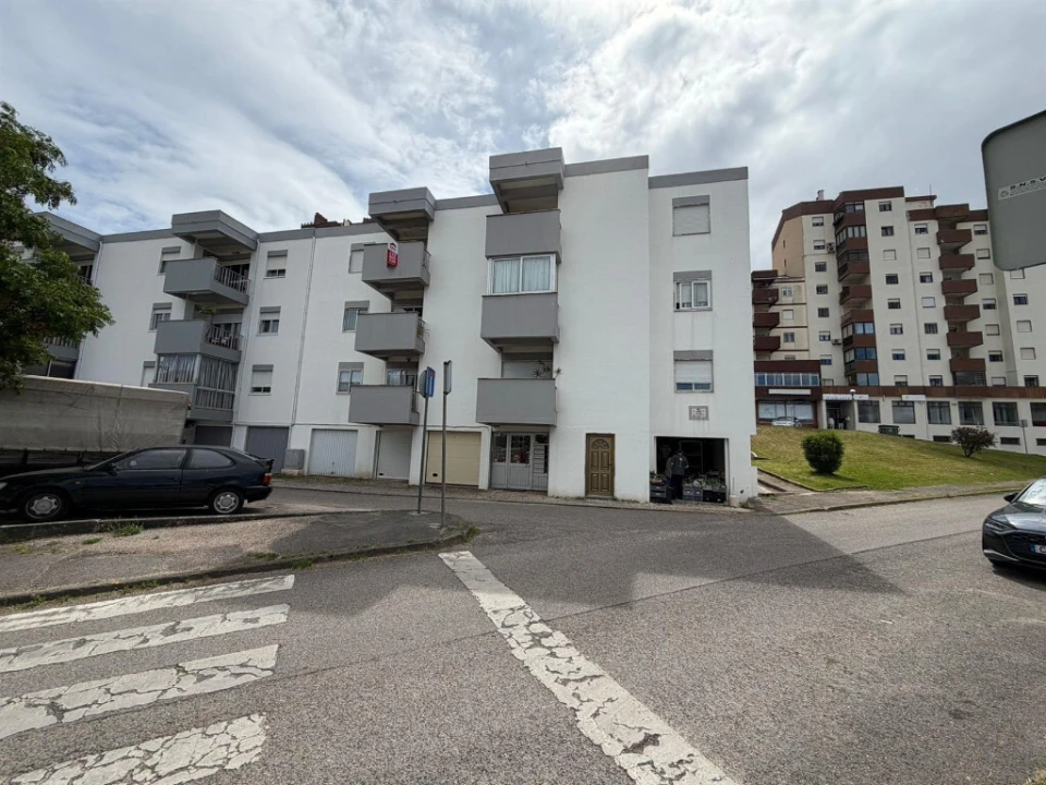 Apartamento T3 para Venda em Santo Antonio dos Olivais Foto 2