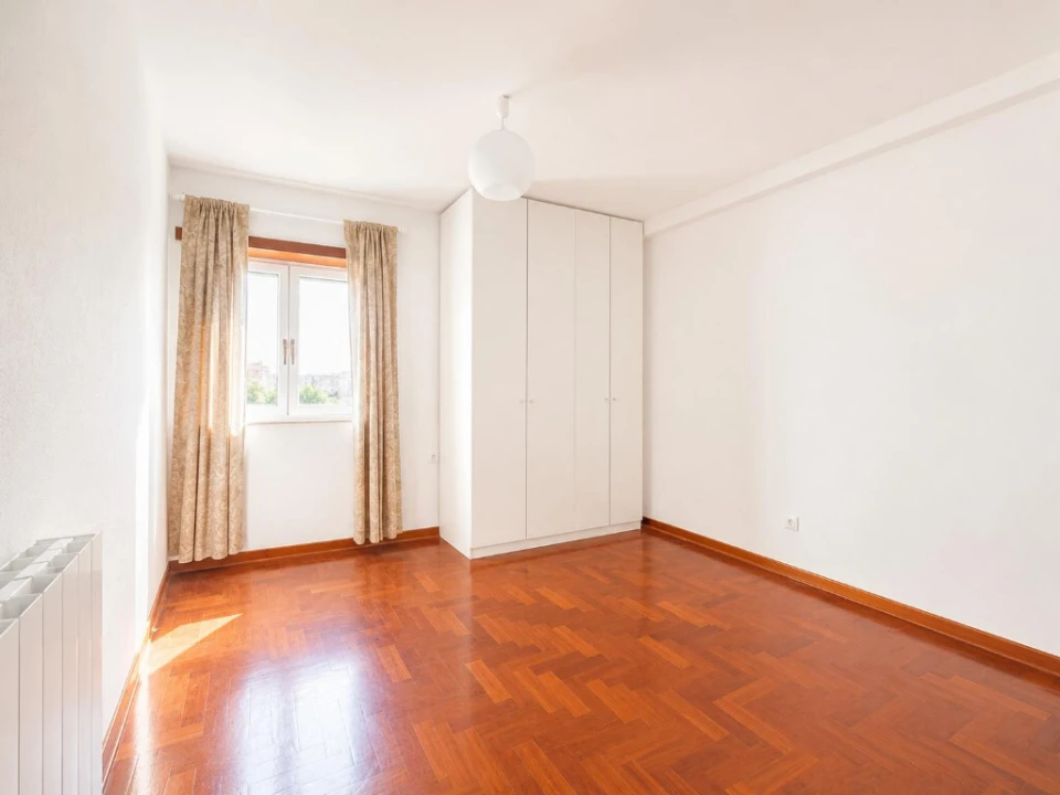 Apartamento T3 para Venda em Santo Antonio dos Olivais Foto 12