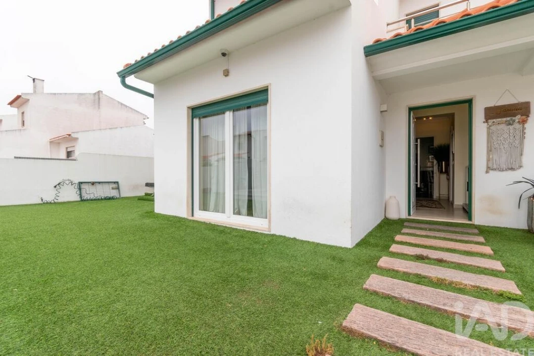 Moradia T4 para Venda em Nazare Foto 4