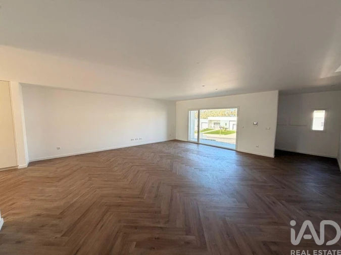Moradia T4 para Venda em Leiria, Pousos, Barreira e Cortes Foto 3