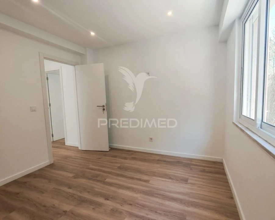 Apartamento T2 para Venda em Alfragide Foto 4