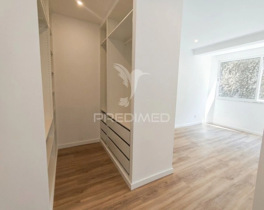 Apartamento T2 para Venda em Alfragide Foto 5