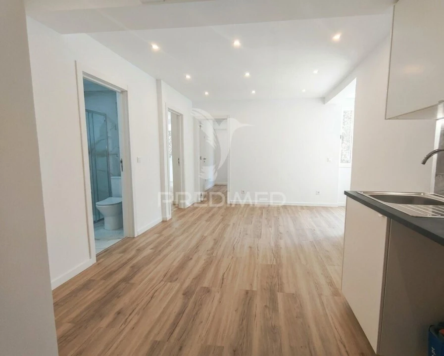Apartamento T2 para Venda em Alfragide Foto 1