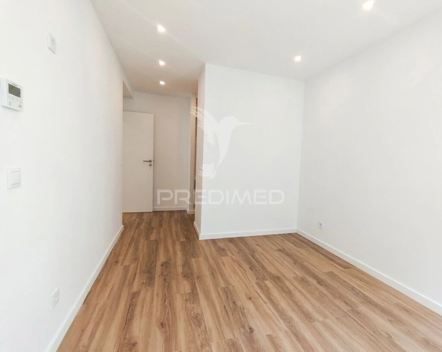 Apartamento T2 para Venda em Alfragide Foto 6