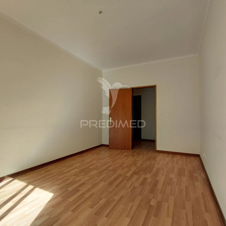 Apartamento T4 para Venda em Ribeira de Nisa e Carreiras Foto 2