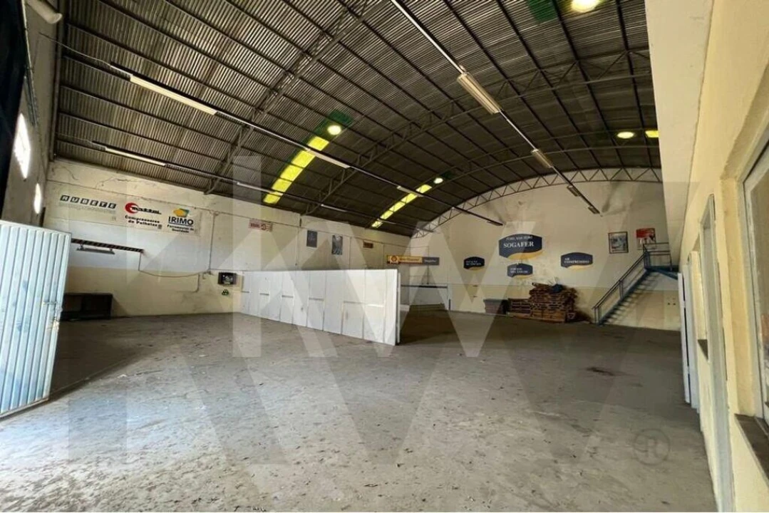 Armazém para Venda em Sé Nova, Santa Cruz, Almedina e São Bartolomeu Foto 2