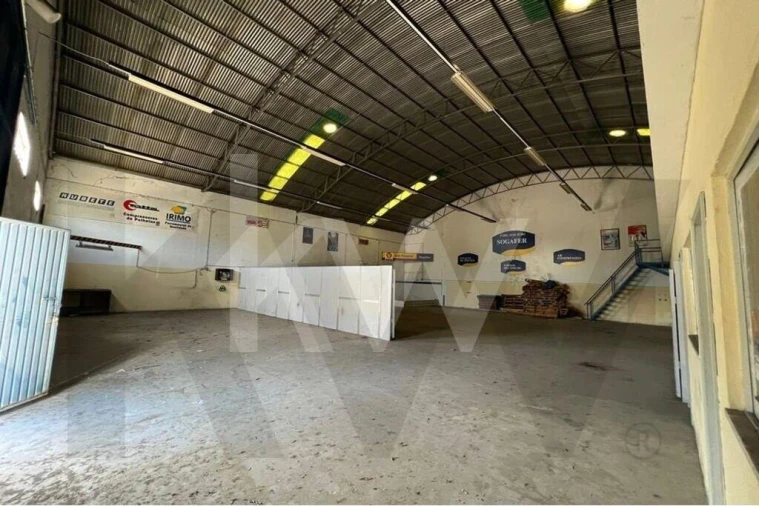 Armazém para Venda em Sé Nova, Santa Cruz, Almedina e São Bartolomeu Foto 2