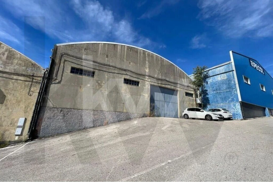 Armazém para Venda em Sé Nova, Santa Cruz, Almedina e São Bartolomeu Foto 1