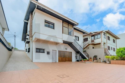 Moradia T3 para Venda em Vila de Cucujães