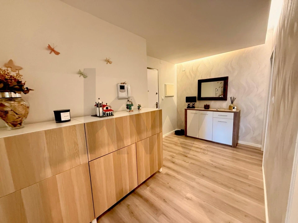 Apartamento T2 para Venda em Canelas Foto 2