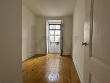 Apartamento T3 para Arrendamento em Misericórdia