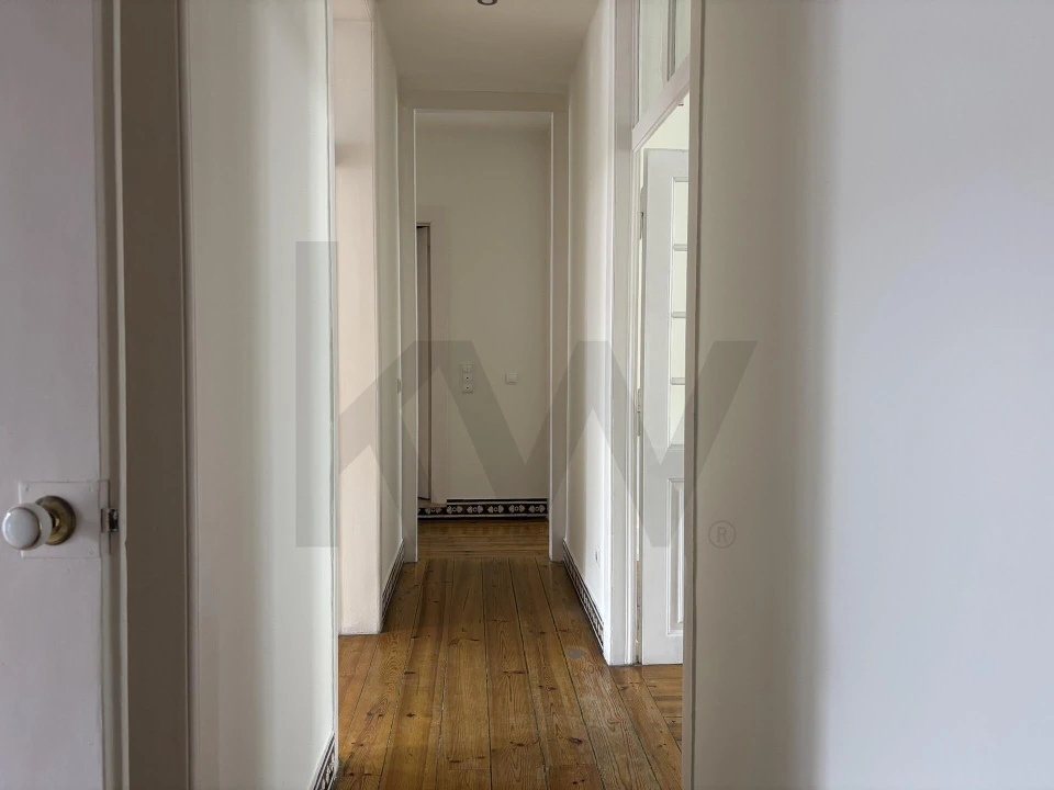 Apartamento T3 para Arrendamento em Misericórdia Foto 2