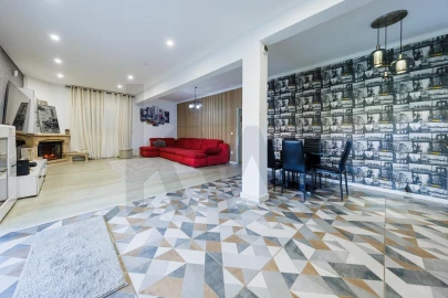 Moradia T4 para Venda em Abrã
