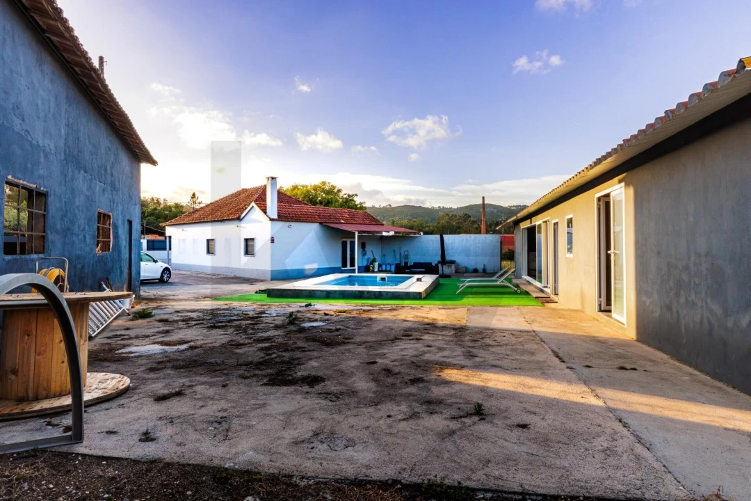 Moradia T4 para Venda em Abrã Foto 47