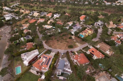 Terreno para Venda em Charneca de Caparica e Sobreda