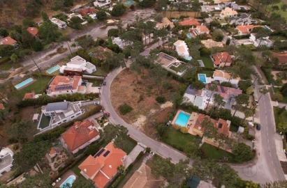 Terreno para Venda em Charneca de Caparica e Sobreda