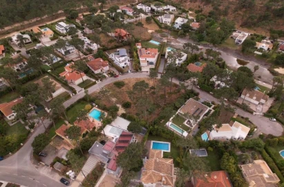 Terreno para Venda em Charneca de Caparica e Sobreda