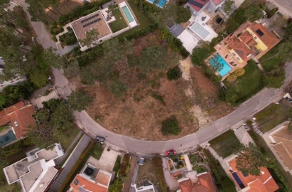 Terreno para Venda em Charneca de Caparica e Sobreda