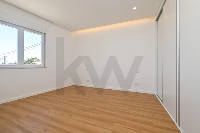 Apartamento T2 para Venda em São Domingos de Rana Foto 17