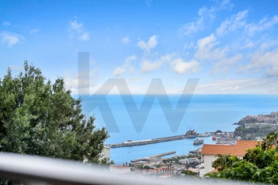 Moradia T5 para Venda em Funchal (Santa Maria Maior)