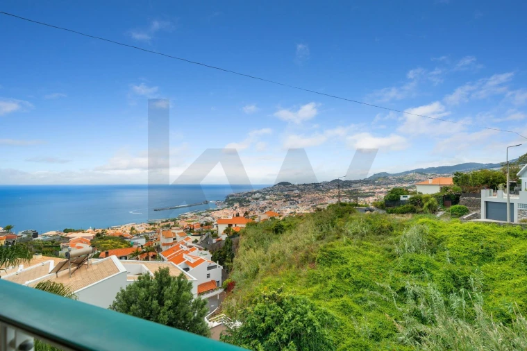 Moradia T5 para Venda em Funchal (Santa Maria Maior) Foto 16