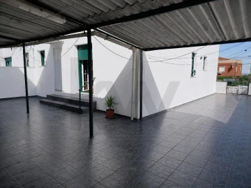Moradia T3 para Venda em Barbacena e Vila Fernando