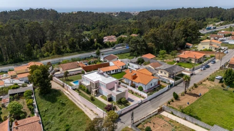 Moradia T4 para Venda em Anta e Guetim