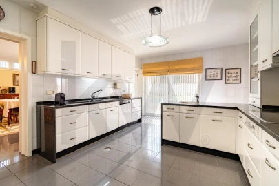 Moradia T4 para Venda em Anta e Guetim