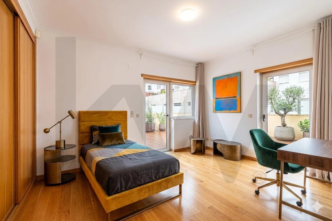 Apartamento T4 para Venda em Parque das Nações Foto 3