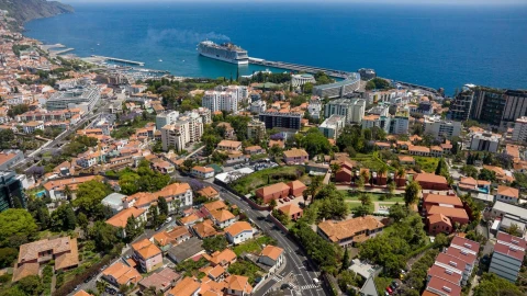 Moradia T4 para Venda em Funchal (São Pedro)